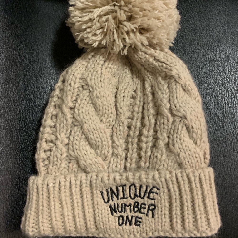 New winter hat - Picture 3 of 5